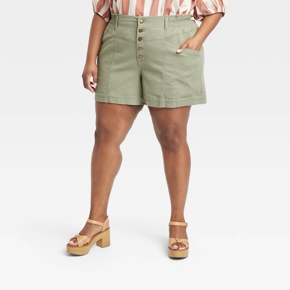 Knox Rose High-Rise Relaxed Fit Travel Shorts Light Olive 2X - Picture 1 of 3